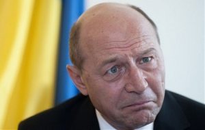 basescu-plange